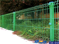 we are installing the fence netting in liaoningof china with pictures-luda chain link fence  factory